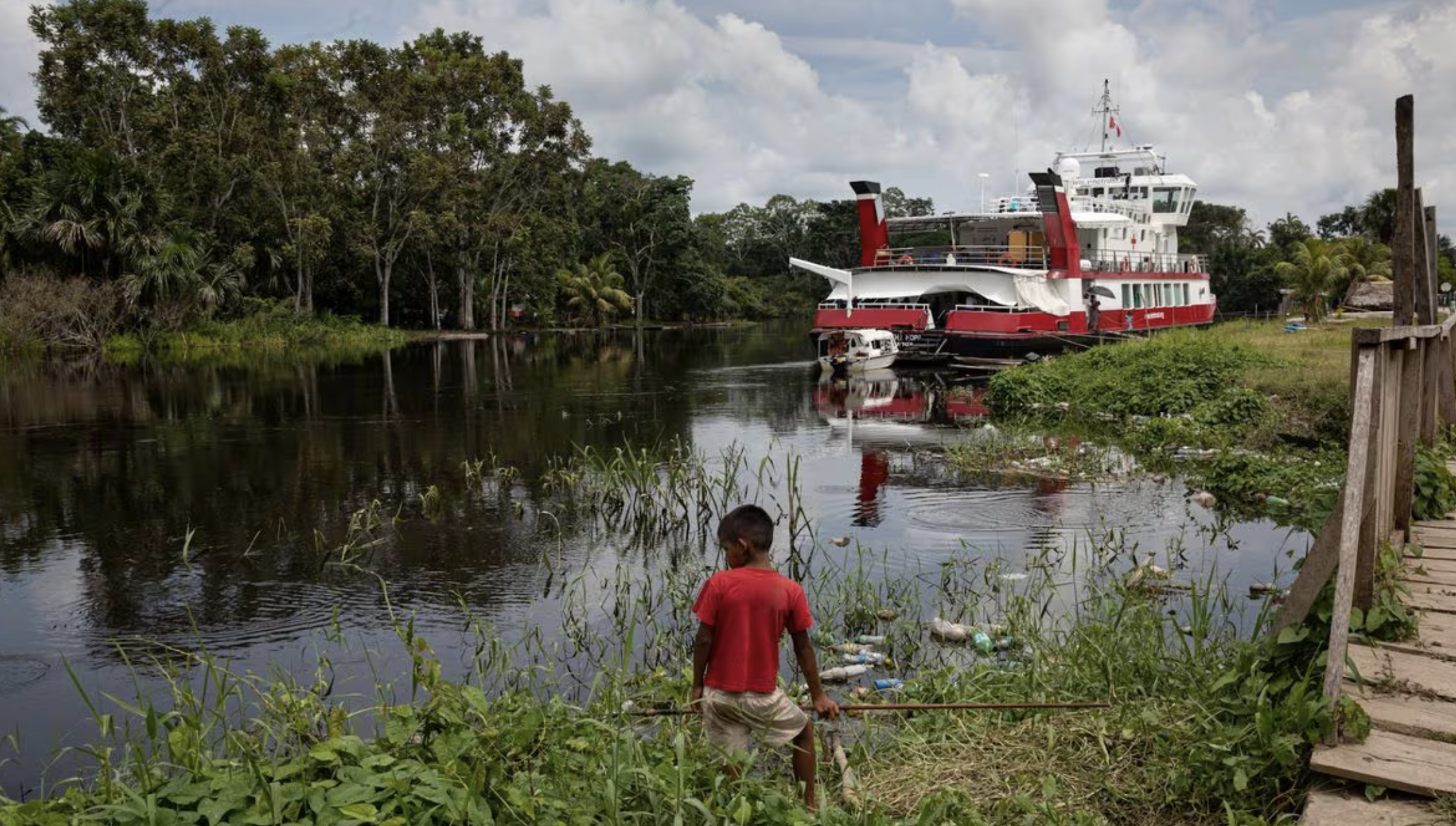 “La esperanza navega por el río Ucayali”